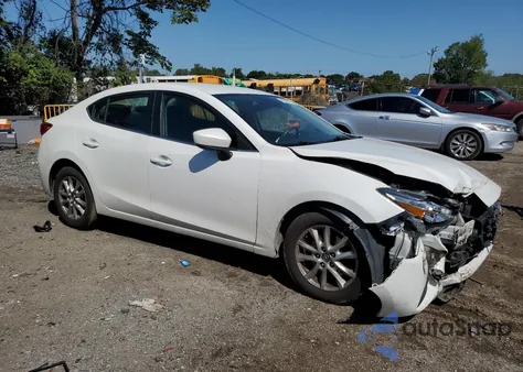 2018 Mazda 3 Sport z USA, uszkodzony, nr VIN 3MZBN1U71JM224784